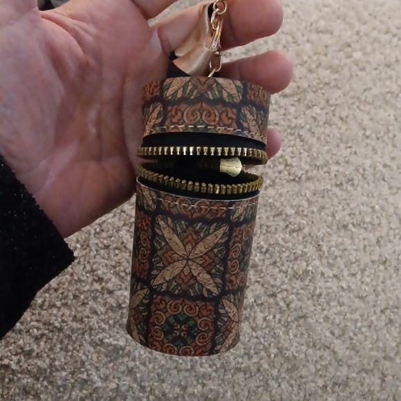 Patterned Cylinder Keychain with Ribbon - Picture 3 of 4